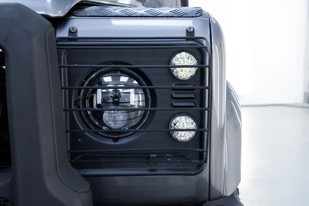 2005 Land Rover Defender 110 - Image 15 of 31