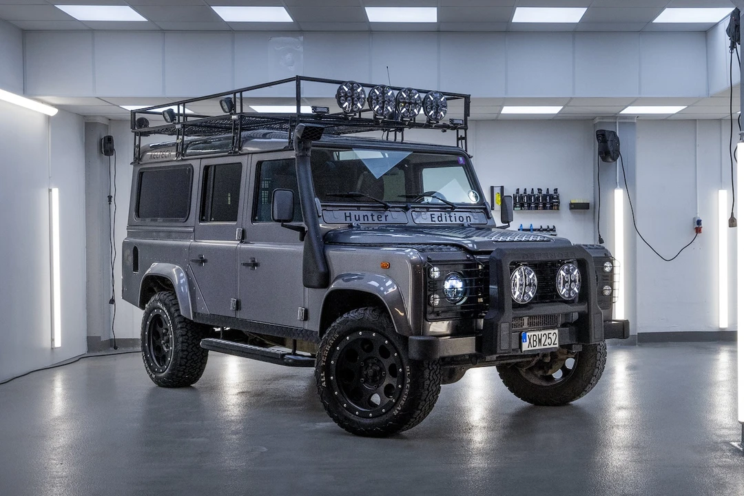 2005 Land Rover Defender 110 - Image 2 of 31