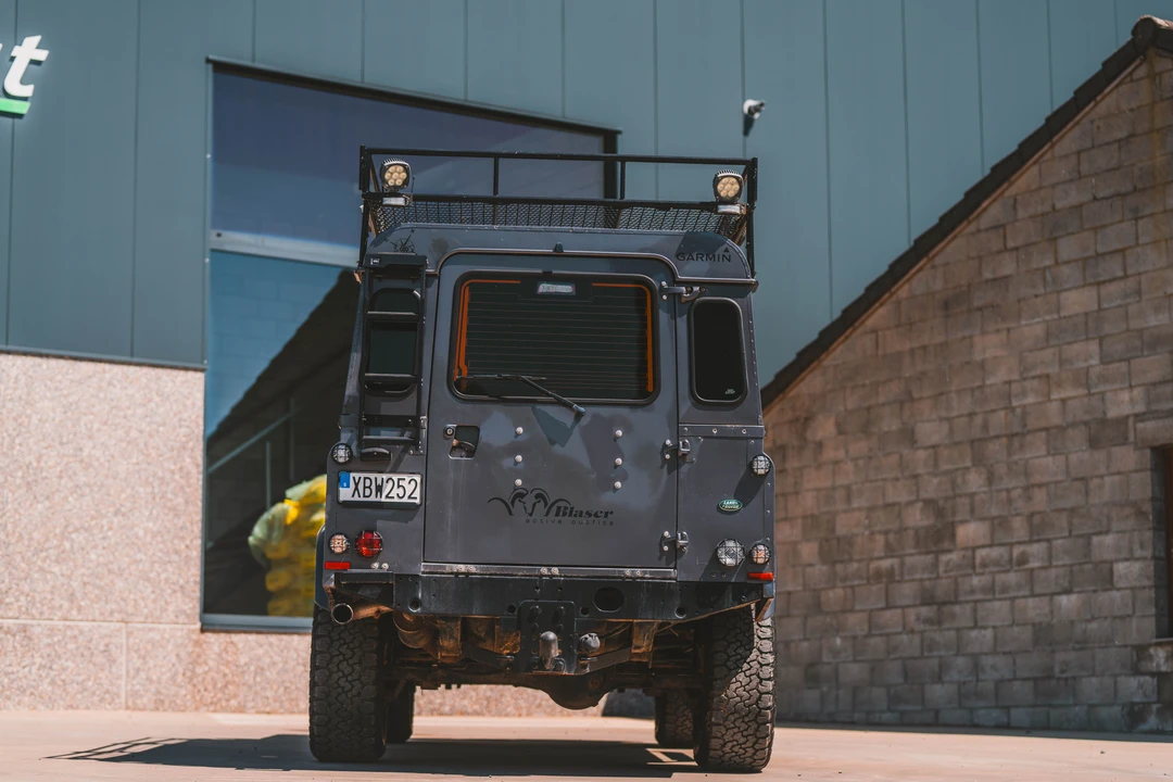 2005 Land Rover Defender 110 - Image 6 of 31
