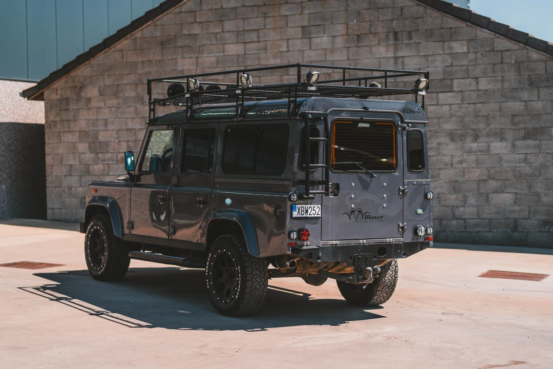 2005 Land Rover Defender 110 - Image 7 of 31