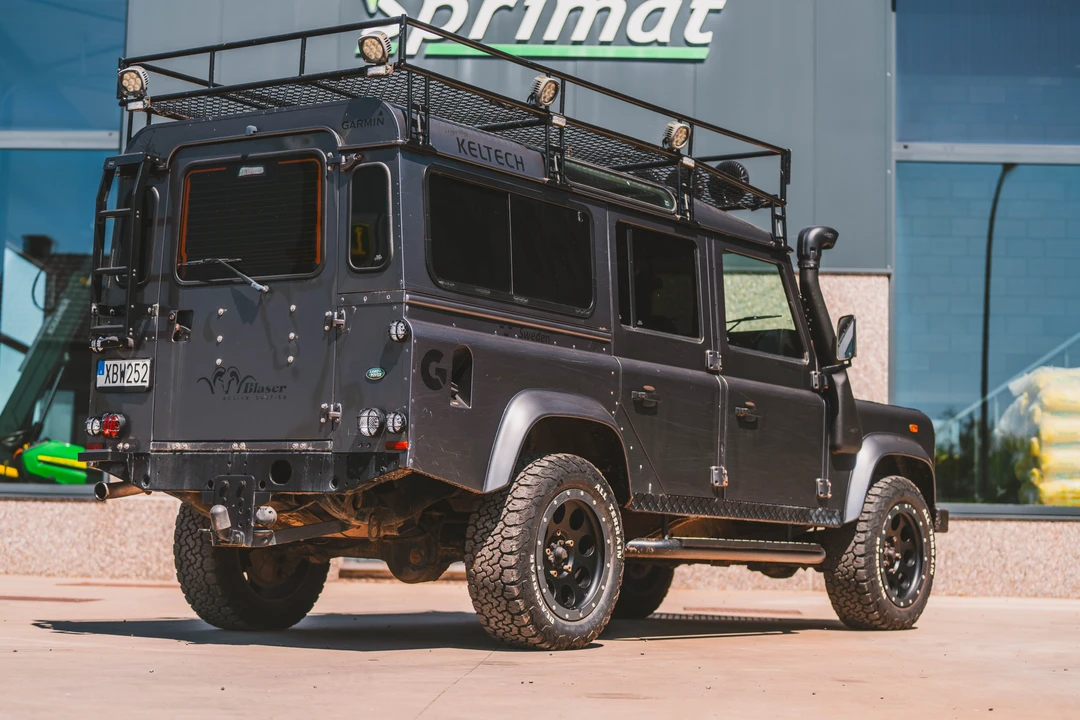 2005 Land Rover Defender 110 - Image 5 of 31