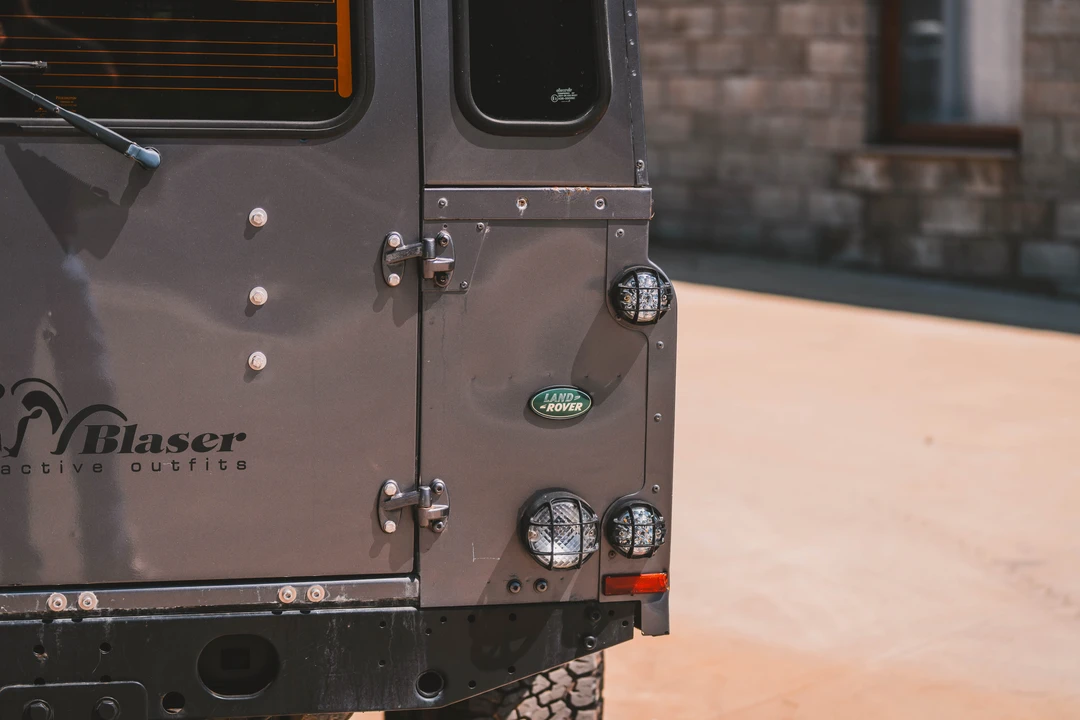 2005 Land Rover Defender 110 - Image 20 of 31