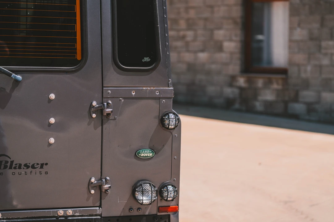 2005 Land Rover Defender 110 - Image 21 of 31
