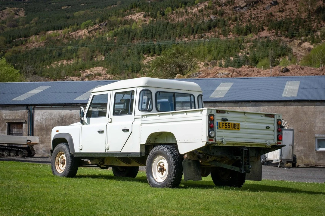2005 Land Rover Defender 130 - Image 10 of 30