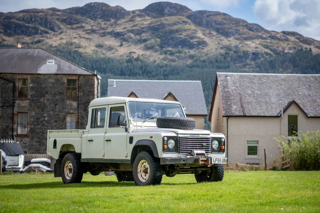 2005 Land Rover Defender 130 - Image 5 of 30