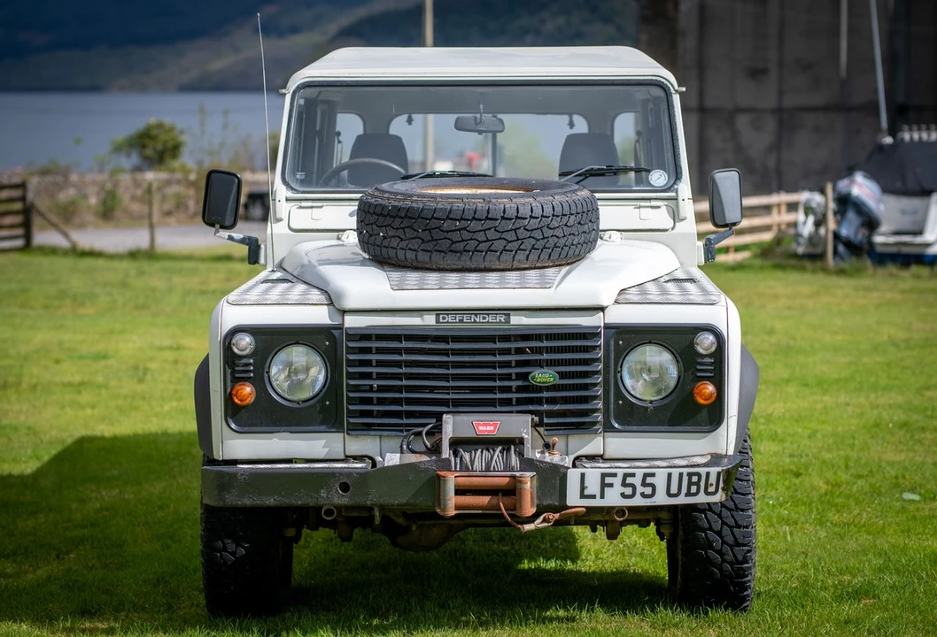 2005 Land Rover Defender 130 - Image 7 of 30