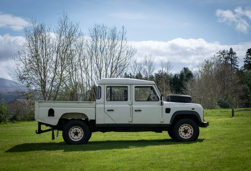 2005 Land Rover Defender 130 - Image 13 of 30