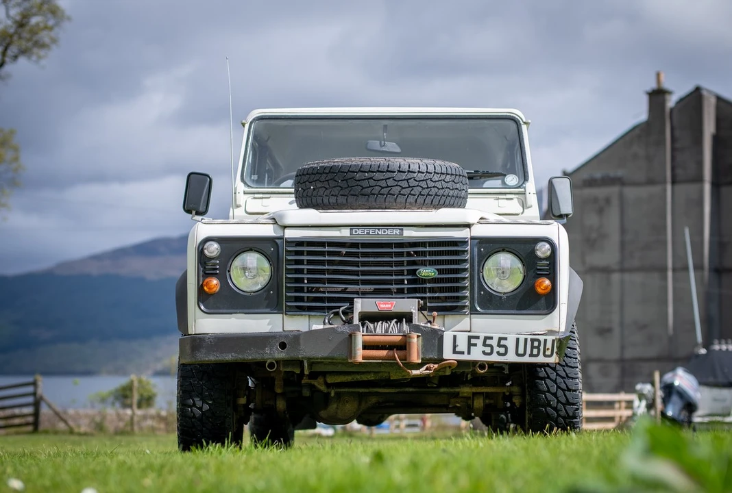 2005 Land Rover Defender 130 - Image 6 of 30