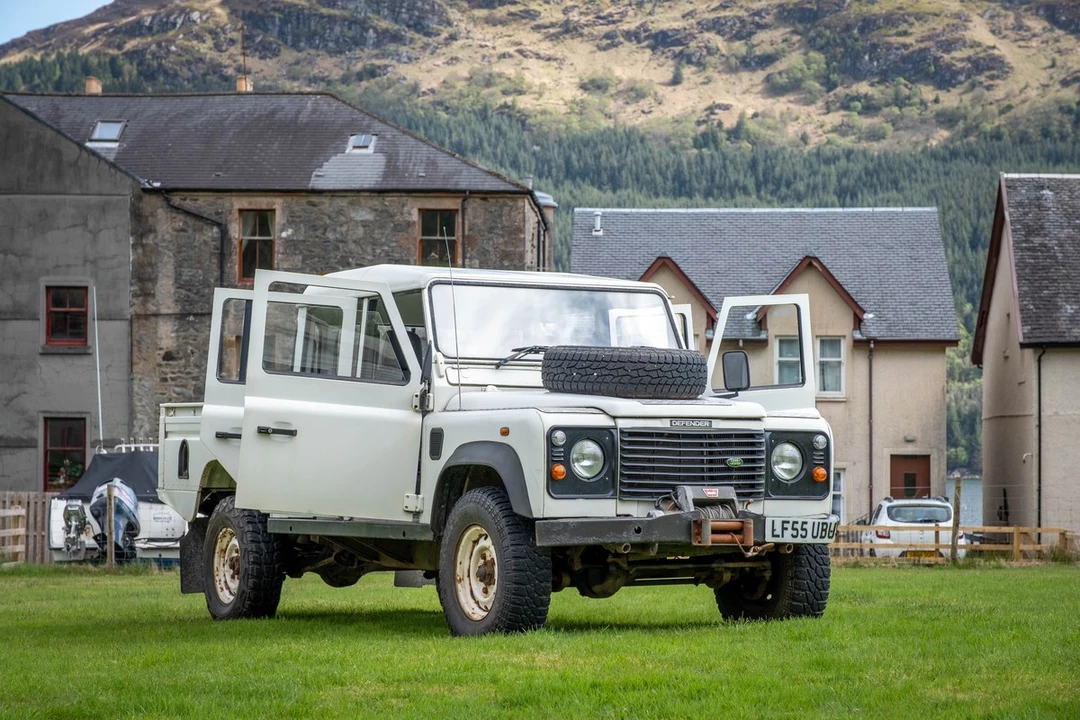 2005 Land Rover Defender 130 - Image 17 of 30