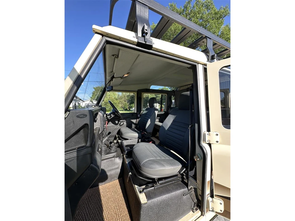 2005 Land Rover Defender - Image 8 of 14