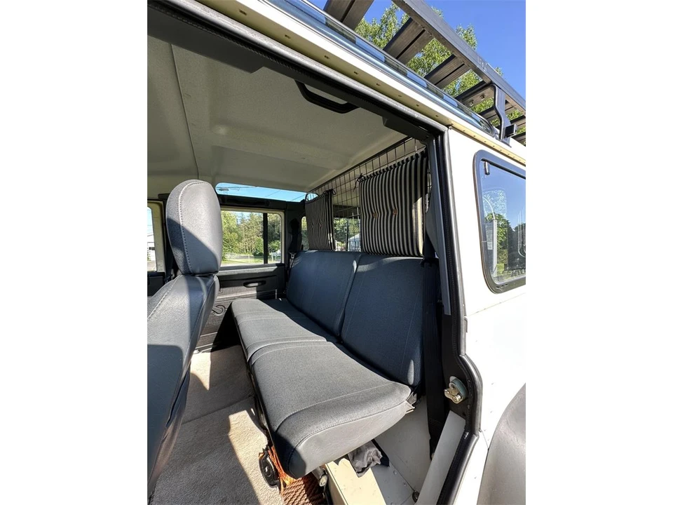 2005 Land Rover Defender - Image 9 of 14