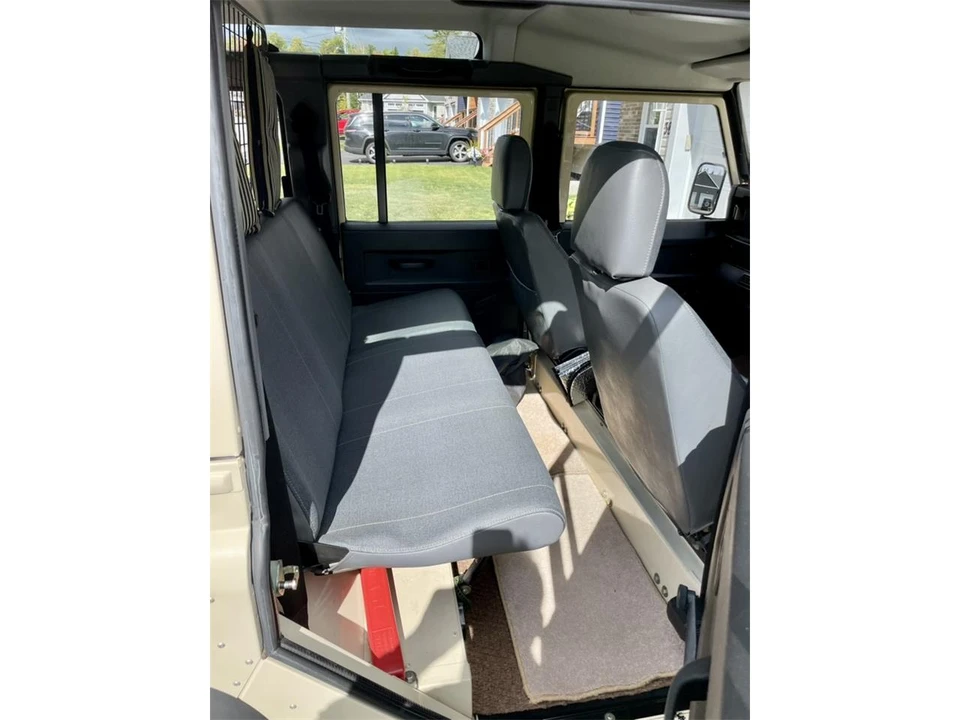 2005 Land Rover Defender - Image 10 of 14