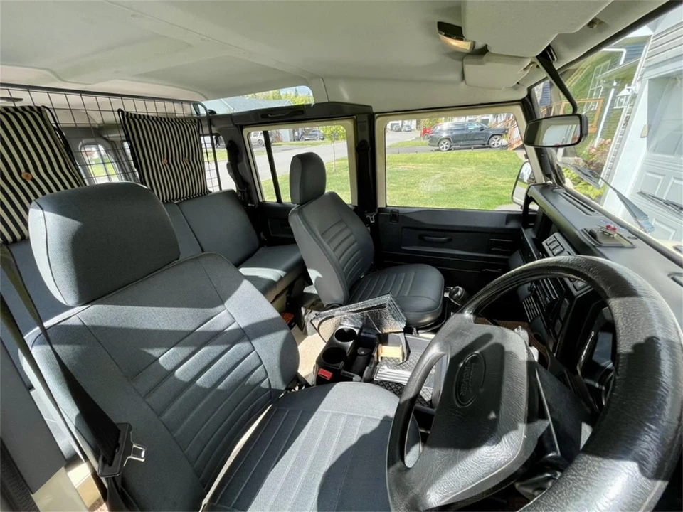 2005 Land Rover Defender - Image 11 of 14