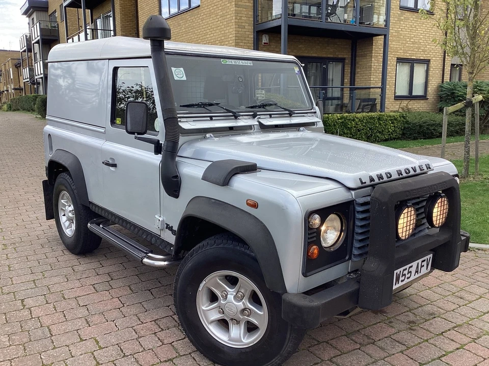 2005 Land Rover Defender 90 - Image 3 of 30