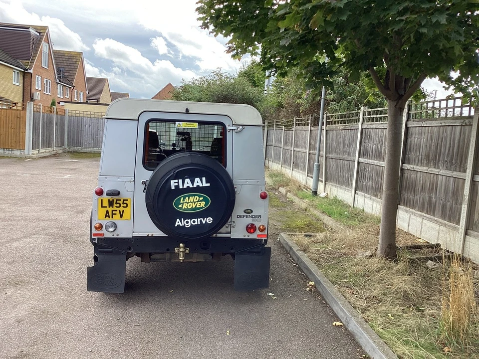 2005 Land Rover Defender 90 - Image 8 of 30