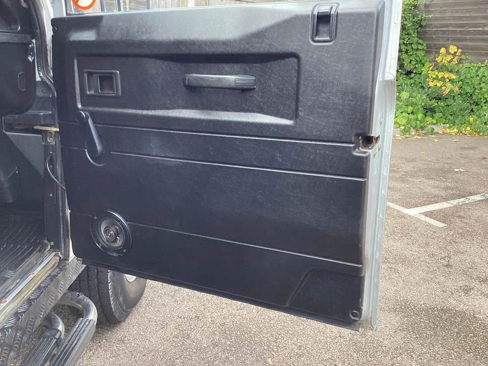 2005 Land Rover Defender 90 - Image 23 of 30