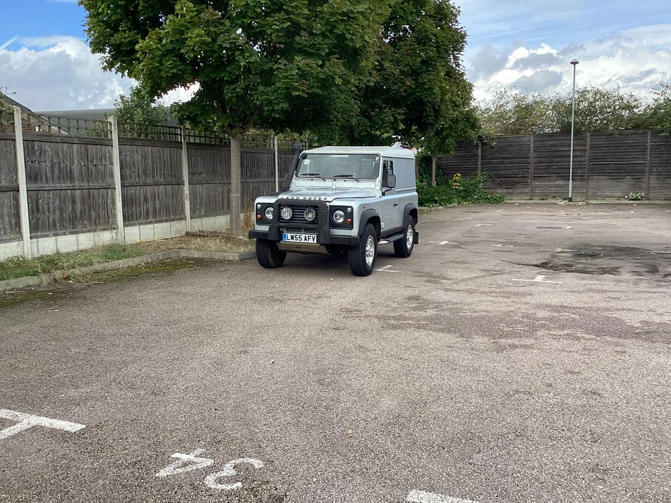 2005 Land Rover Defender 90 - Image 9 of 30