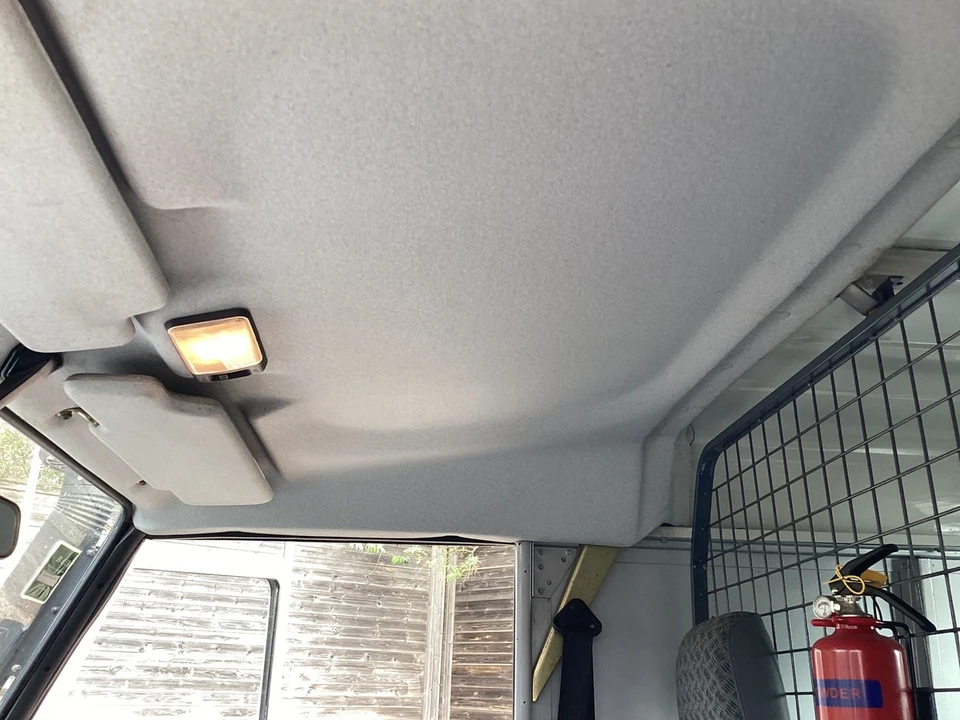 2005 Land Rover Defender 90 - Image 27 of 30