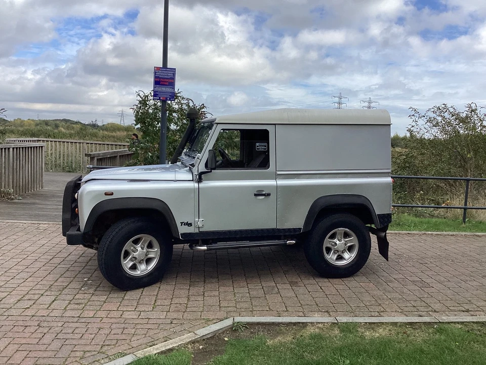 2005 Land Rover Defender 90 - Image 5 of 30