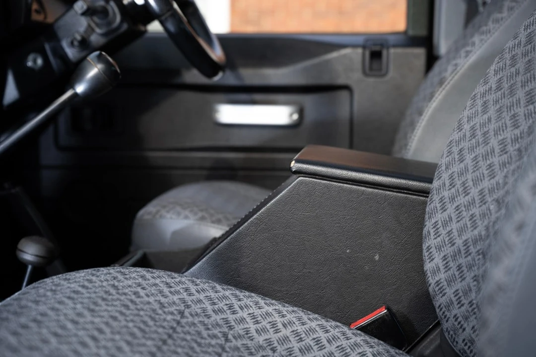 2005 Land Rover Defender 90 - Image 25 of 30