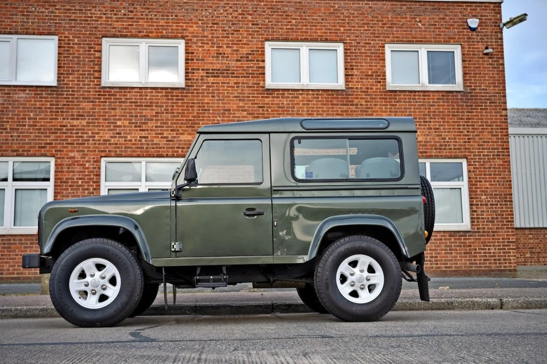 2005 Land Rover Defender 90 - Image 9 of 30