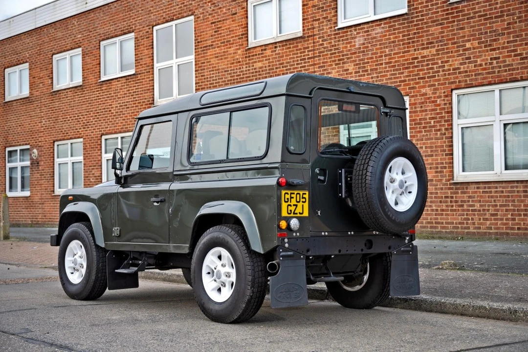 2005 Land Rover Defender 90 - Image 8 of 30