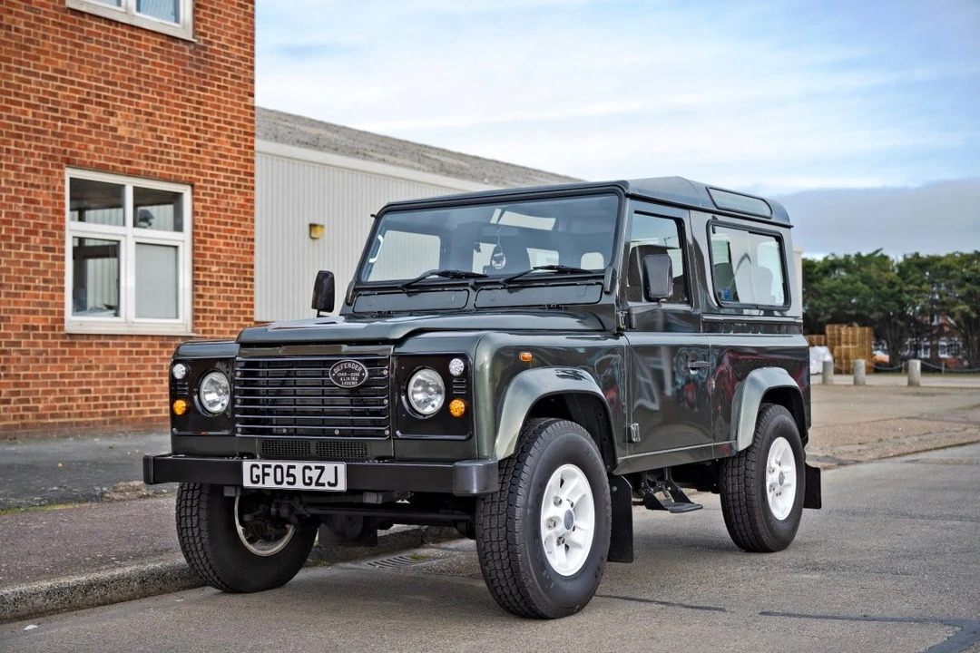 2005 Land Rover Defender 90 - Image 3 of 30