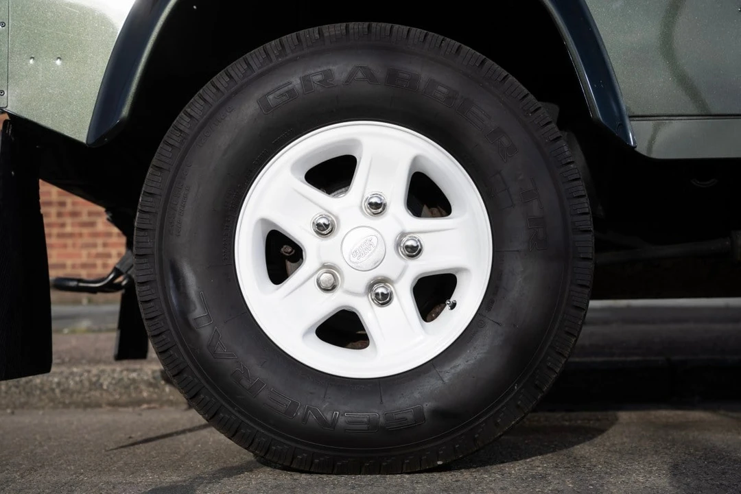 2005 Land Rover Defender 90 - Image 14 of 30