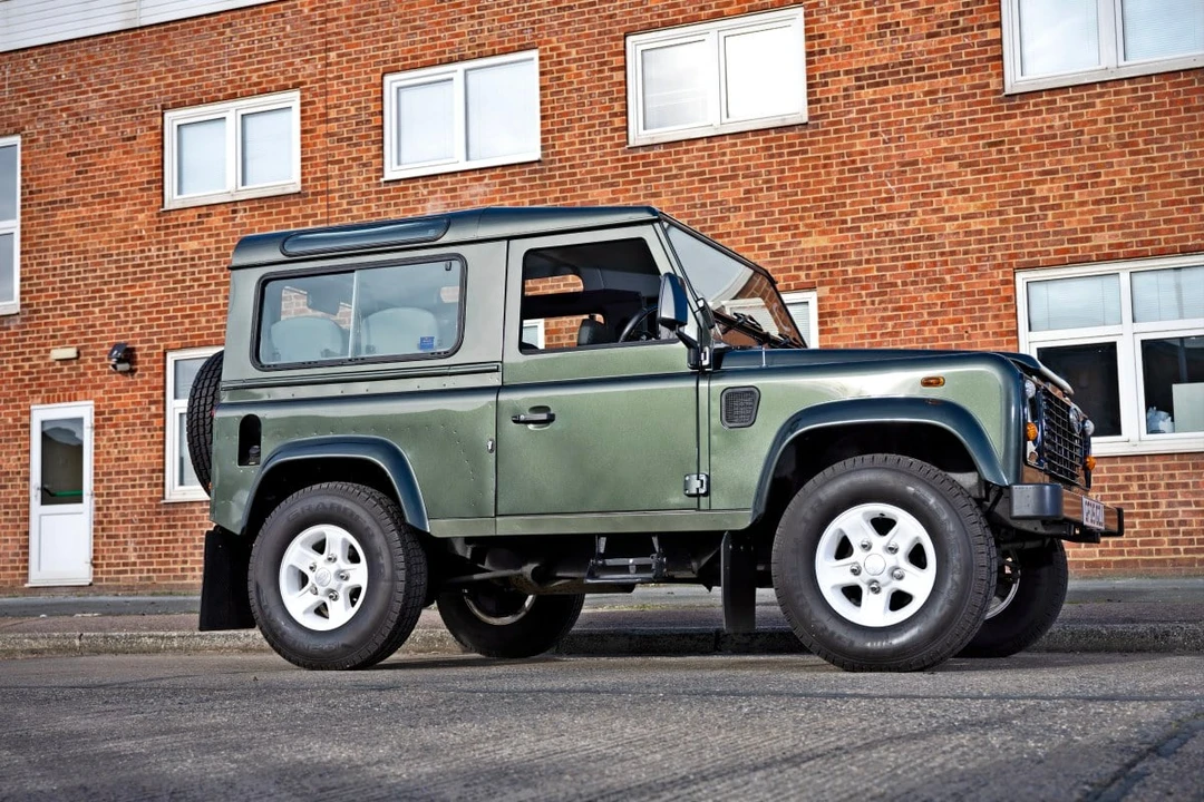 2005 Land Rover Defender 90 - Image 11 of 30