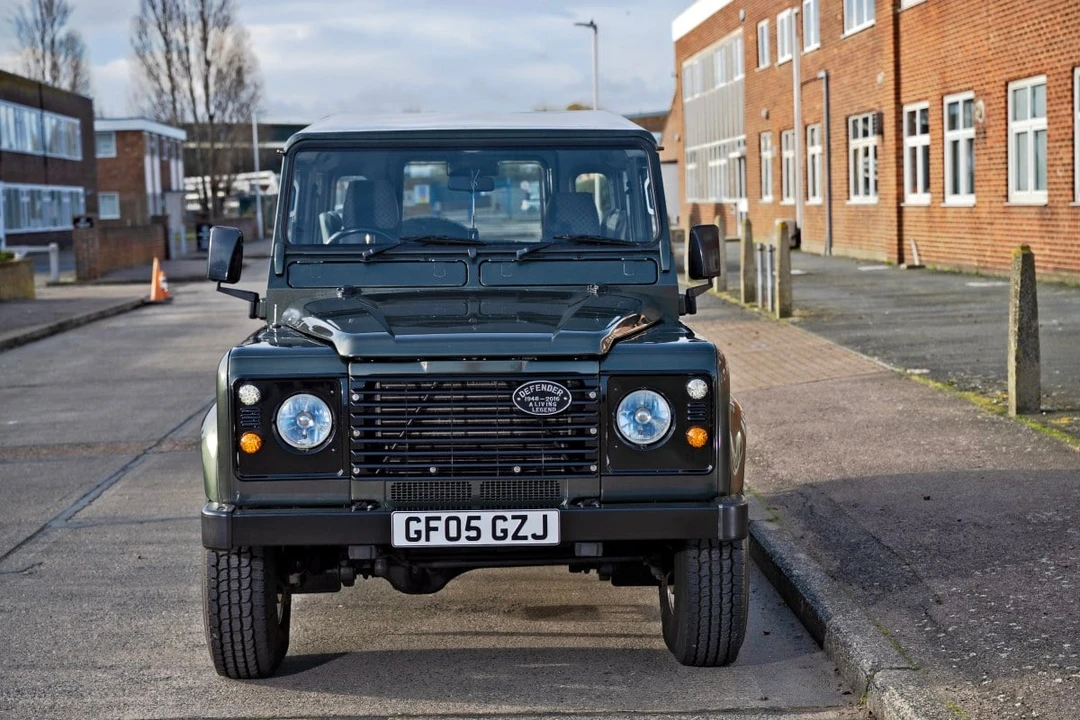 2005 Land Rover Defender 90 - Image 4 of 30