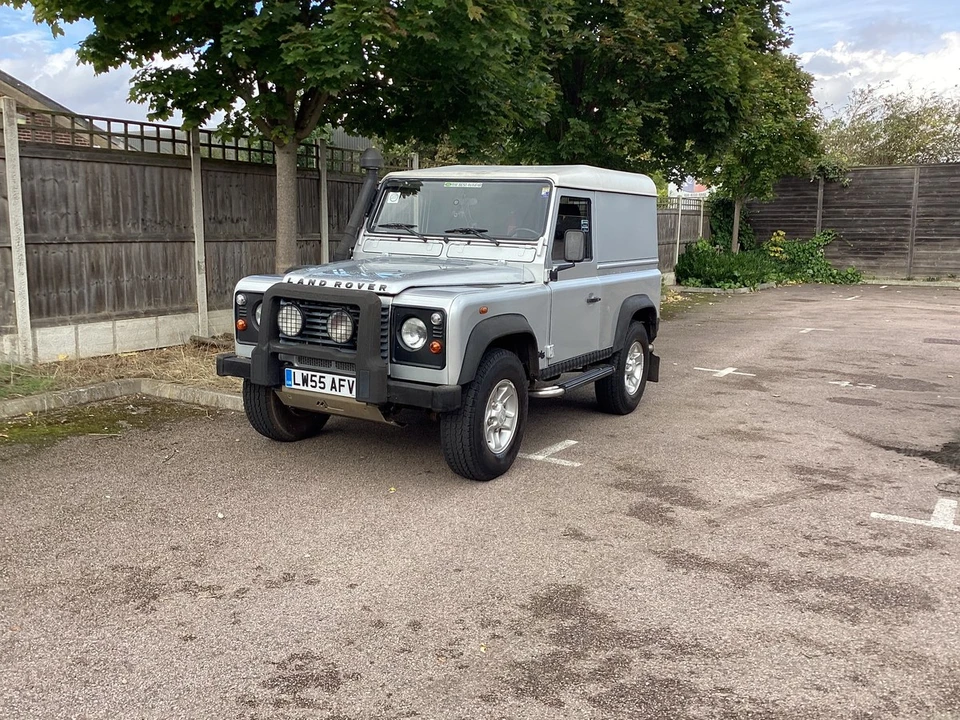 2005 Land Rover Defender 90 - Image 6 of 30