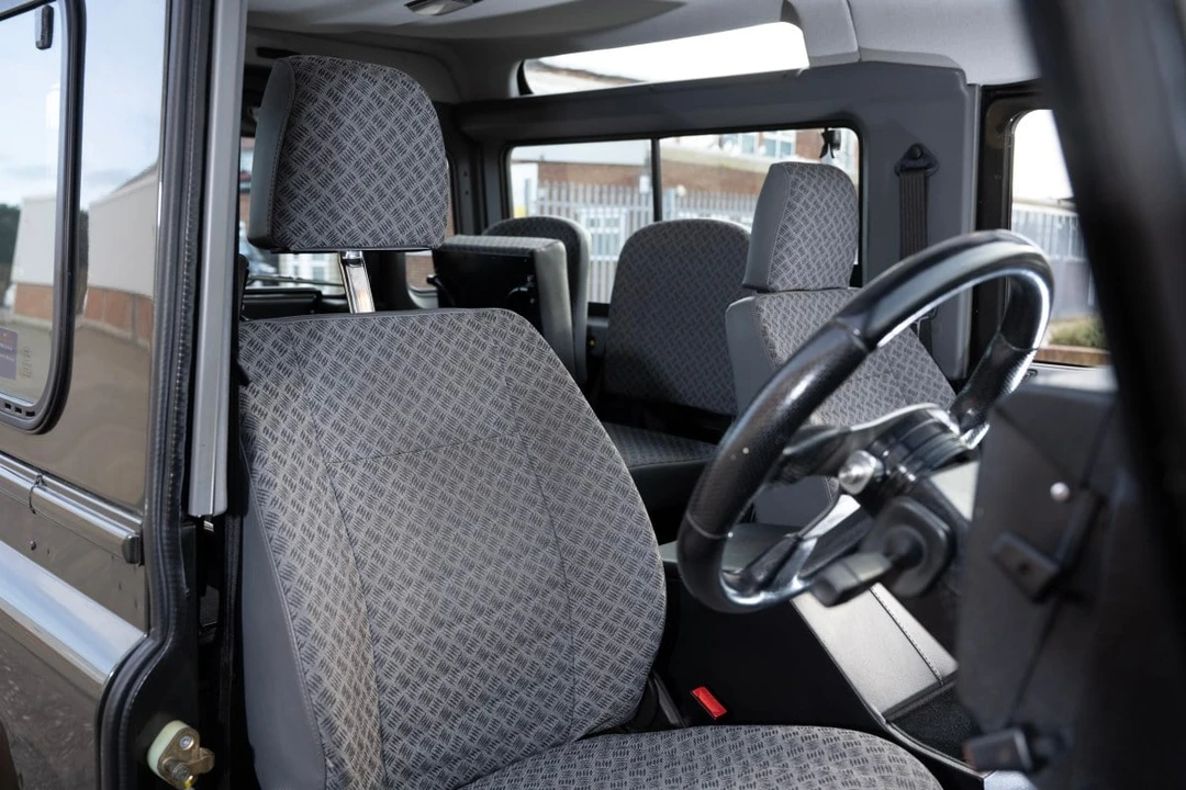 2005 Land Rover Defender 90 - Image 17 of 30