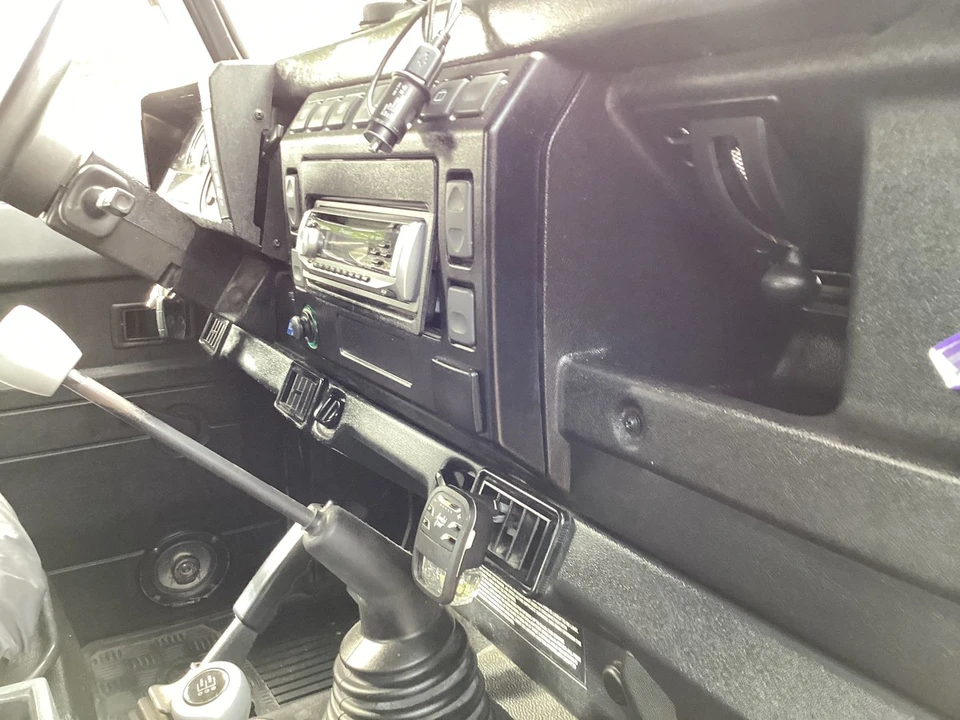 2005 Land Rover Defender 90 - Image 26 of 30