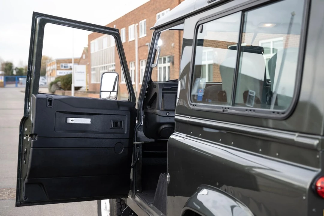 2005 Land Rover Defender 90 - Image 23 of 30