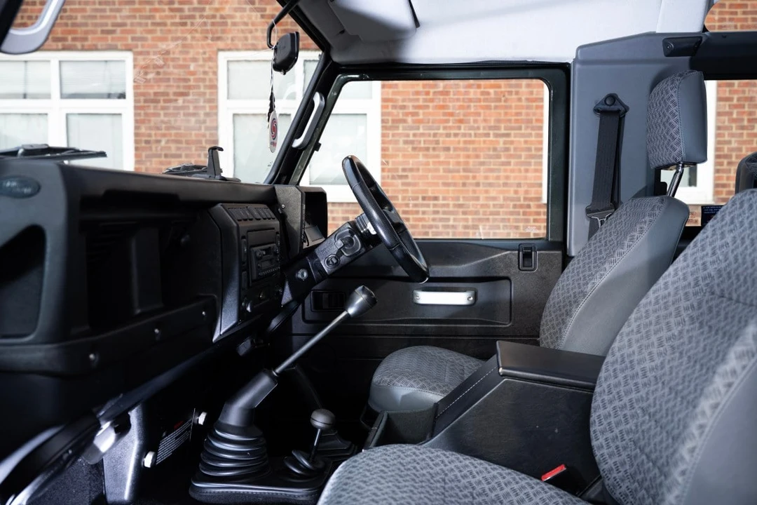 2005 Land Rover Defender 90 - Image 20 of 30