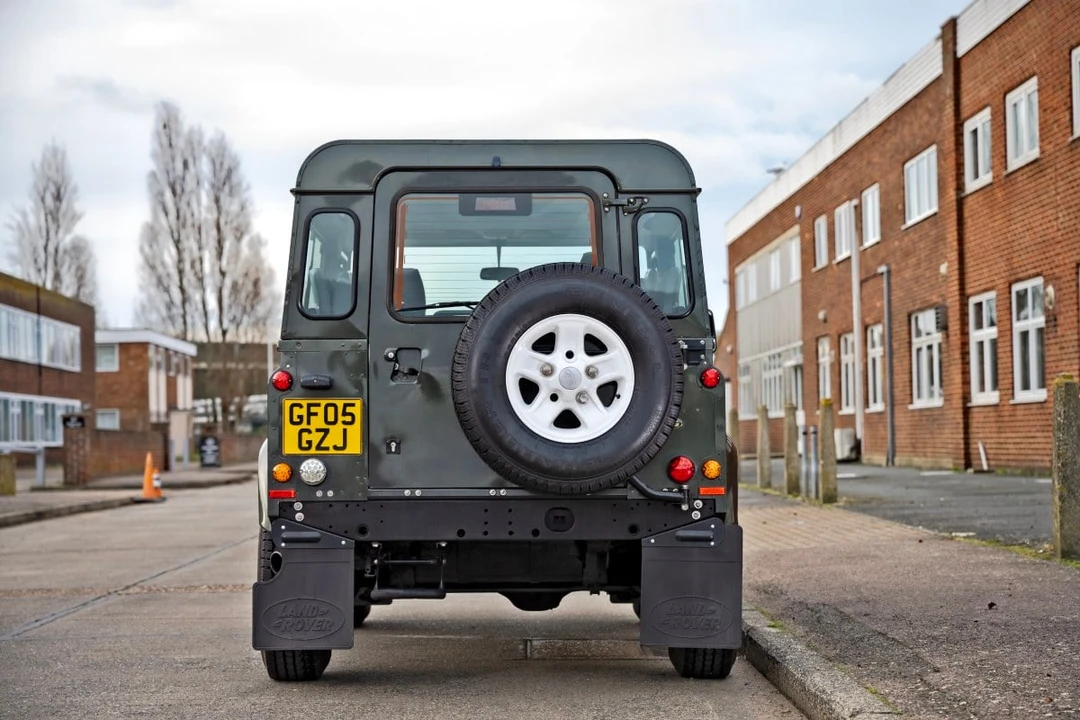 2005 Land Rover Defender 90 - Image 7 of 30
