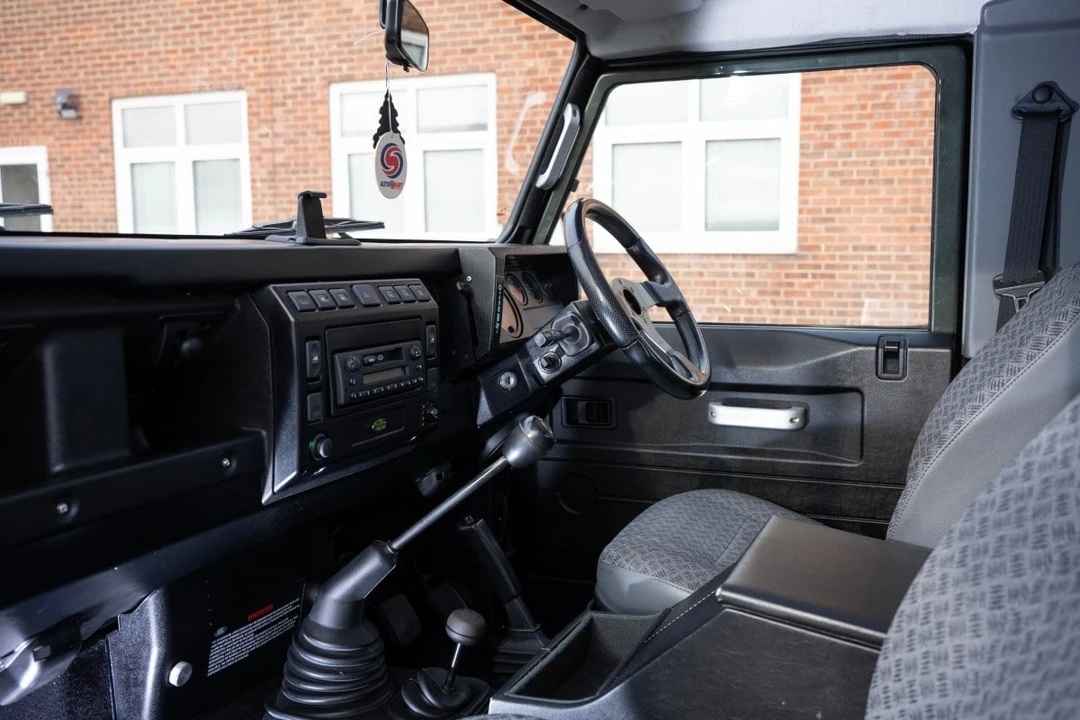 2005 Land Rover Defender 90 - Image 21 of 30