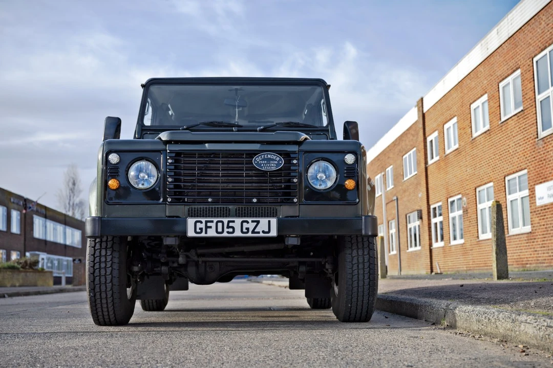 2005 Land Rover Defender 90 - Image 5 of 30