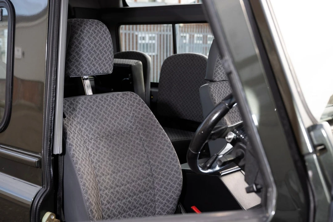 2005 Land Rover Defender 90 - Image 16 of 30