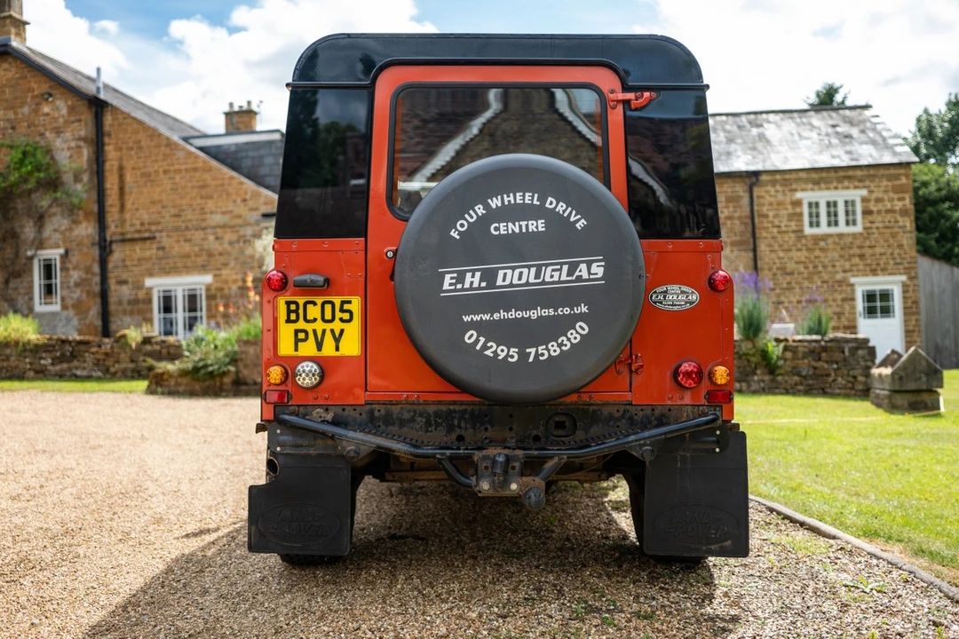 2005 Land Rover Defender 90 - Image 17 of 30