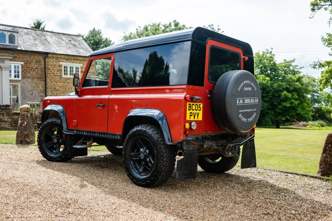 2005 Land Rover Defender 90 - Image 18 of 30