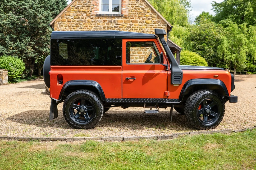 2005 Land Rover Defender 90 - Image 14 of 30