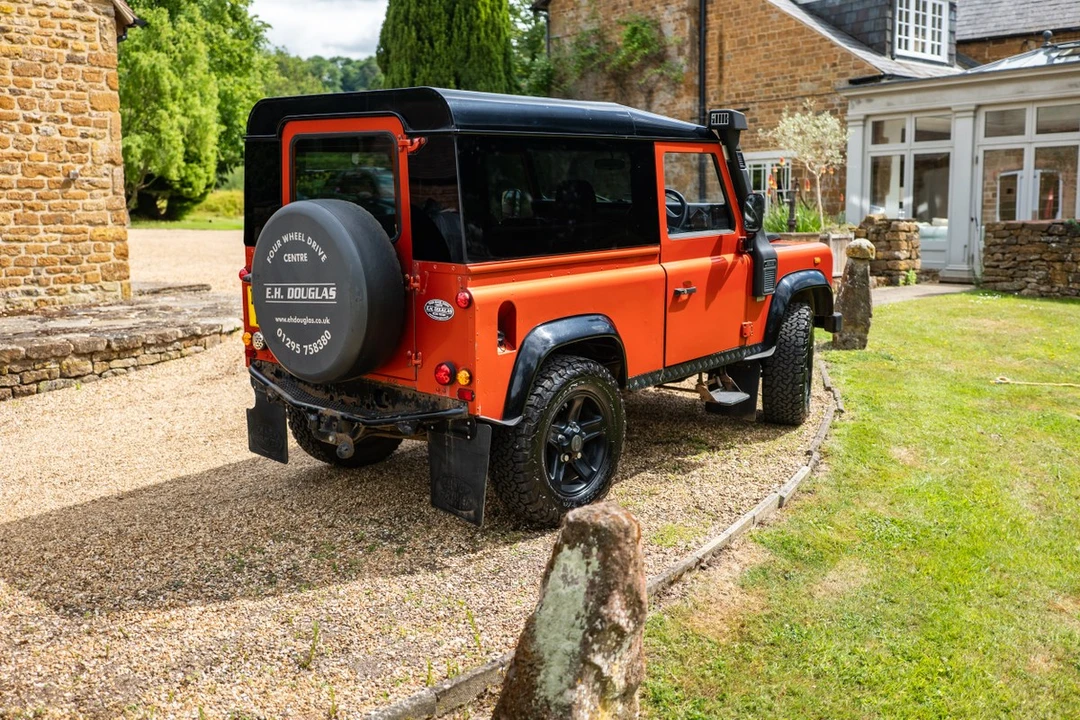 2005 Land Rover Defender 90 - Image 15 of 30