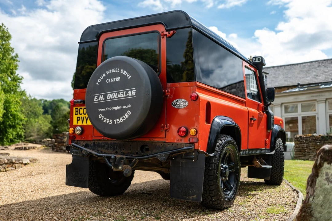 2005 Land Rover Defender 90 - Image 16 of 30