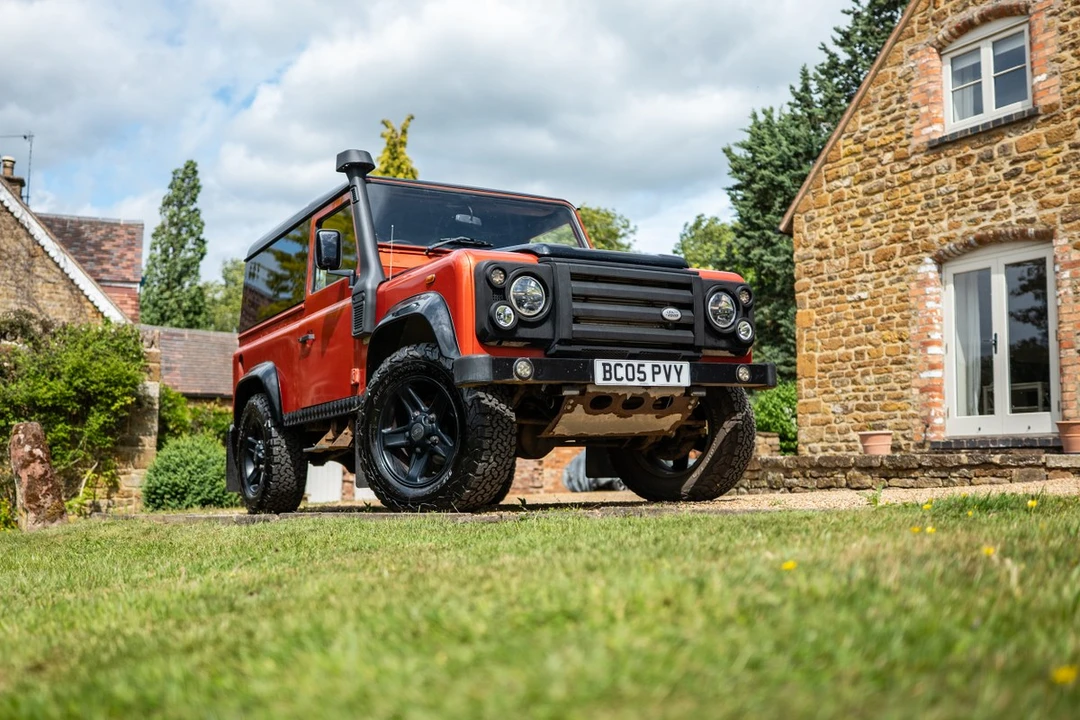 2005 Land Rover Defender 90 - Image 11 of 30
