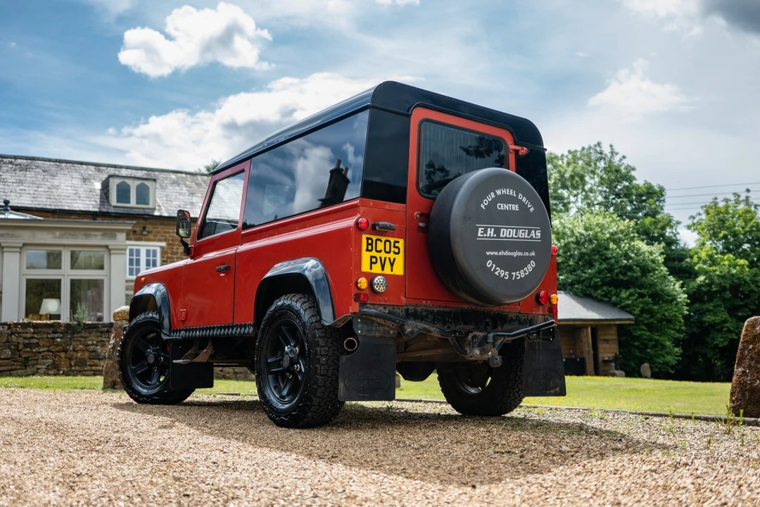 2005 Land Rover Defender 90 - Image 7 of 30