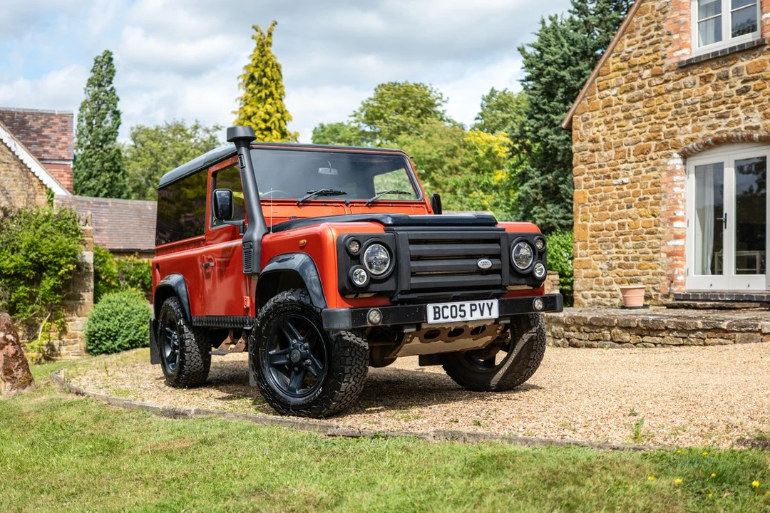 2005 Land Rover Defender 90 - Image 10 of 30