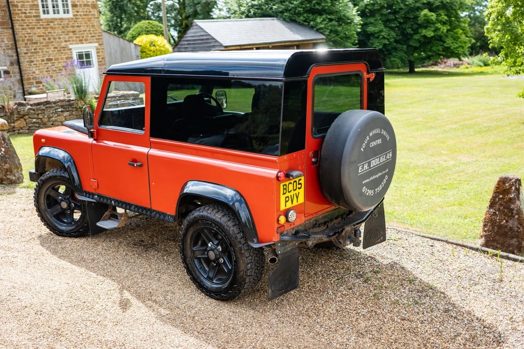 2005 Land Rover Defender 90 - Image 19 of 30