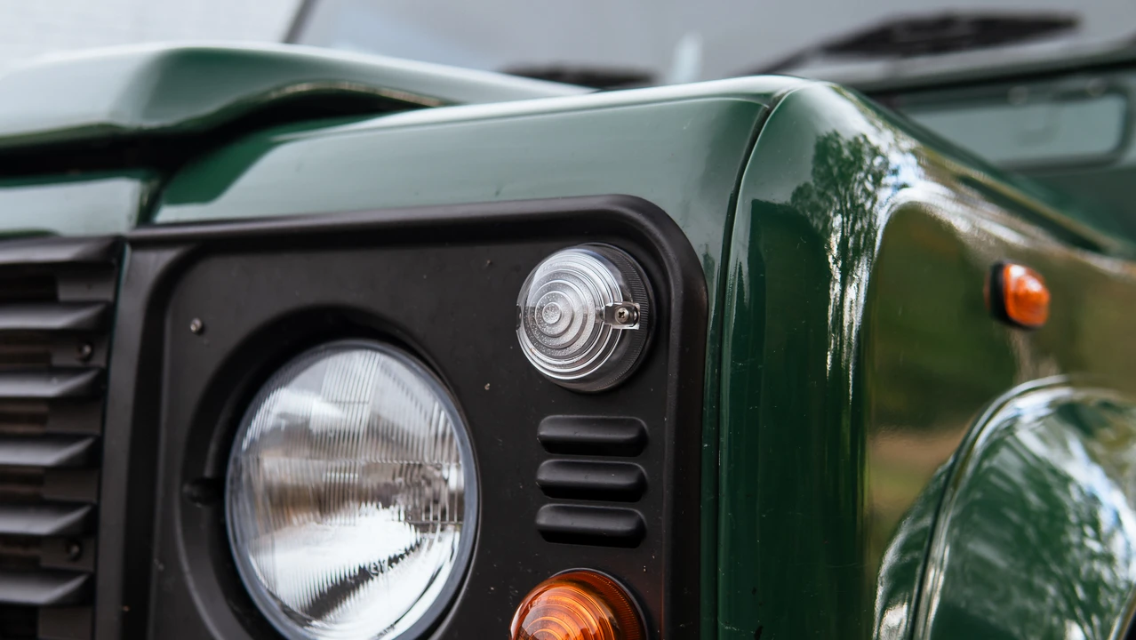 2005 Land Rover Defender 90 - Image 9 of 31