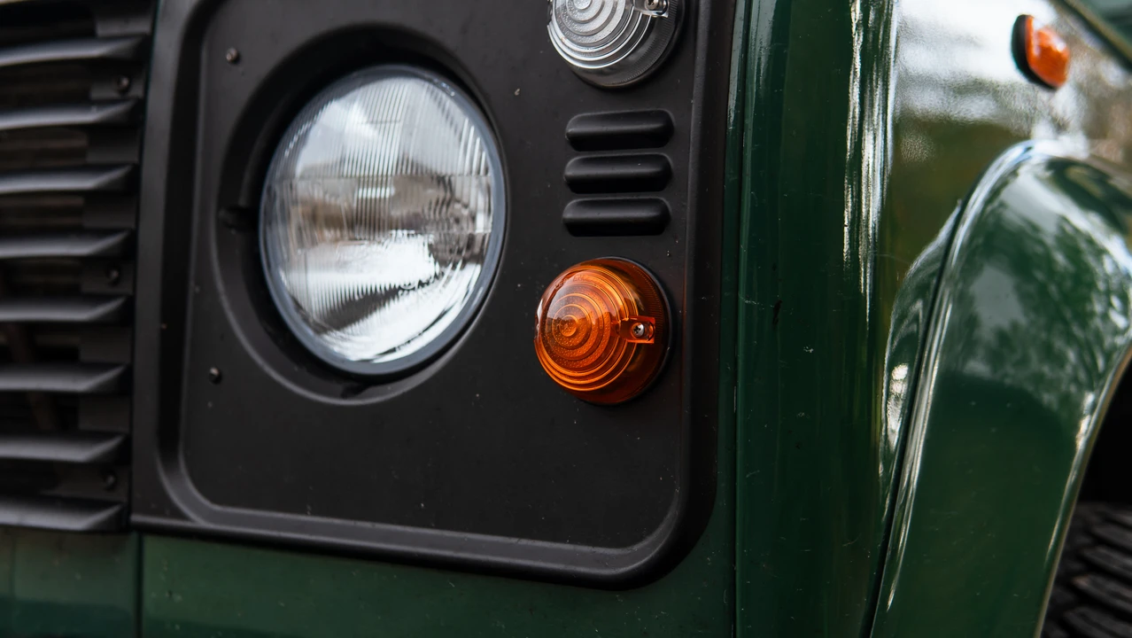 2005 Land Rover Defender 90 - Image 10 of 31